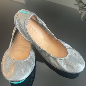 Tieks Metallic Pewter Flats Size 9 Great Condition